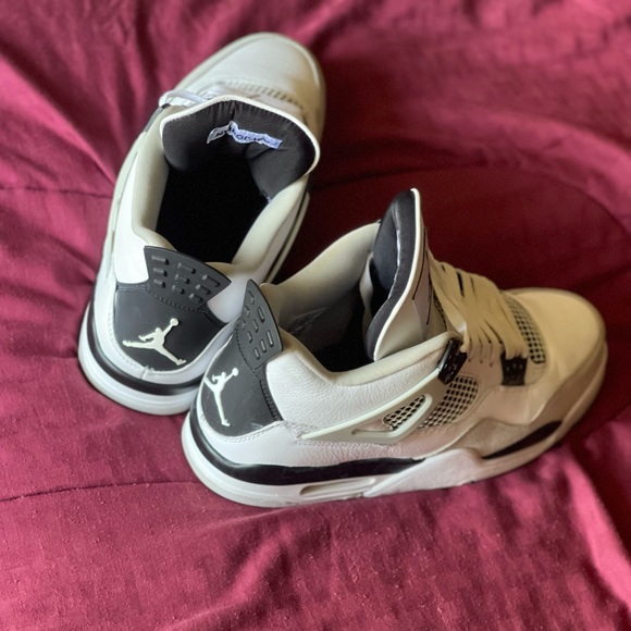 Reto 4s - Picture 3 of 3